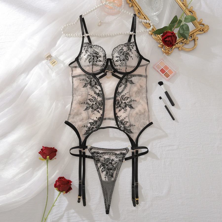 AMOUR Lace Heart Lingerie Set